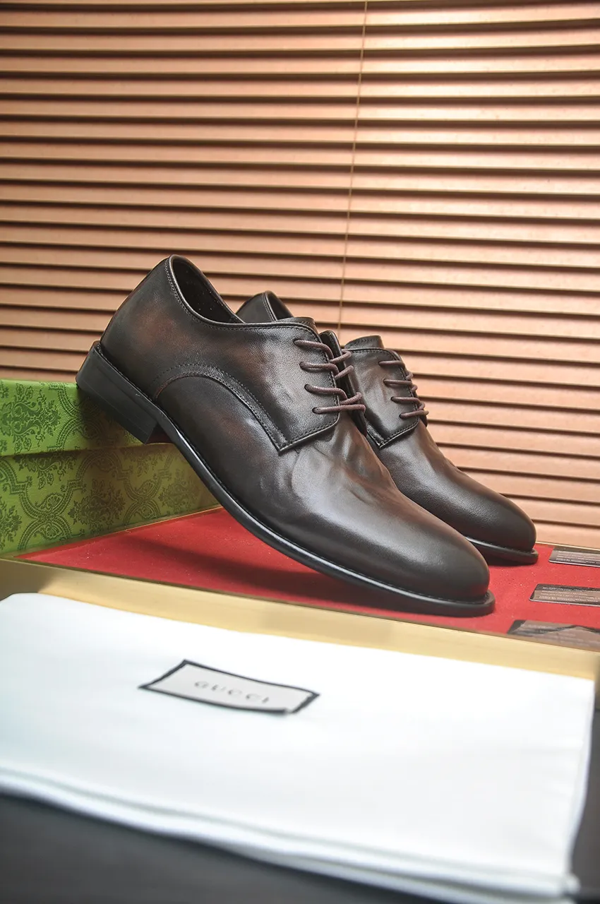 Men's shoes 💰580💶 Brand: GUCCI (Gucci) Standard code: Men's code 38/44 (45 can be customized) Grade: Same as the official website Original quality Material: Original cowhide Water-dyed cowhide lining Original rubber outsole Style category: Men's fashionable casual leather shoes Distinguished big-name luxury elements Top luxury Color: Actual picture